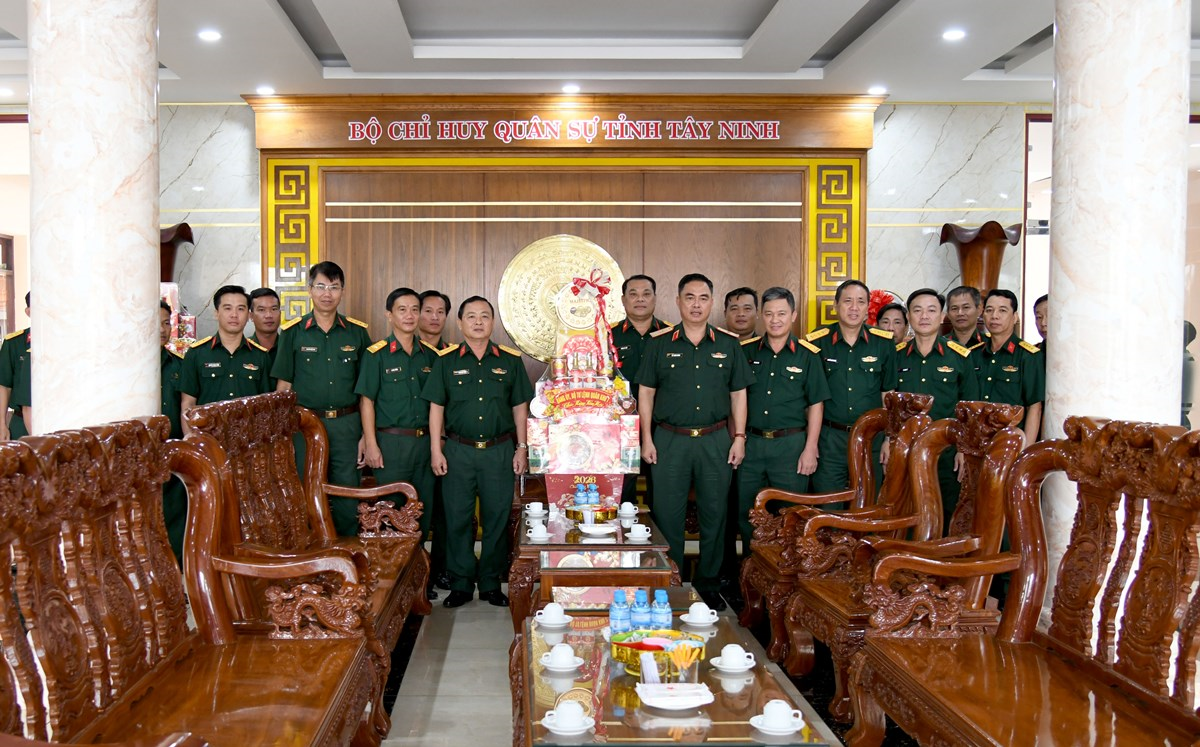 Đảng ủy, Bộ tư lệnh Quân khu 7 thăm, chúc Tết cán bộ, chiến sĩ LLVT tỉnh Tây Ninh